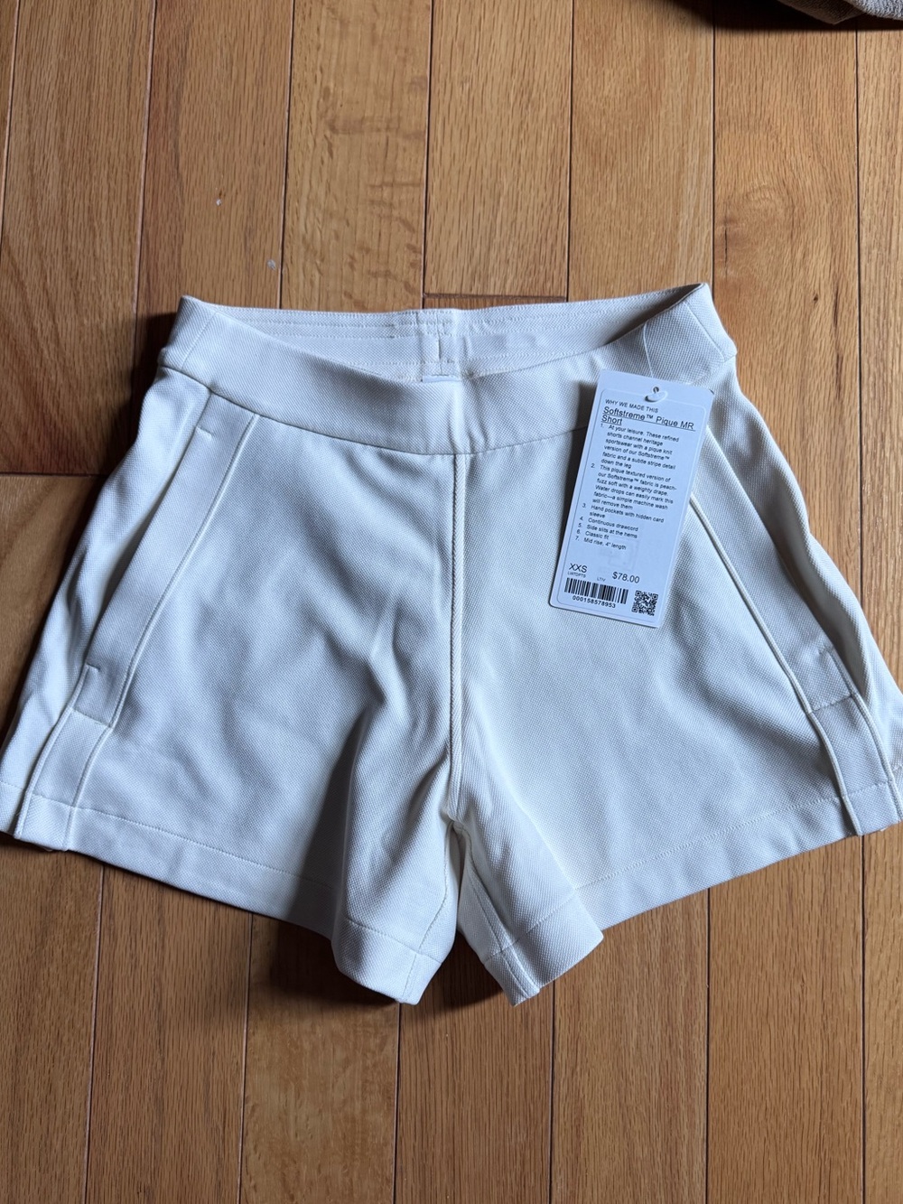 Lululemon Softstreme Pique Mid Rise Short 4”